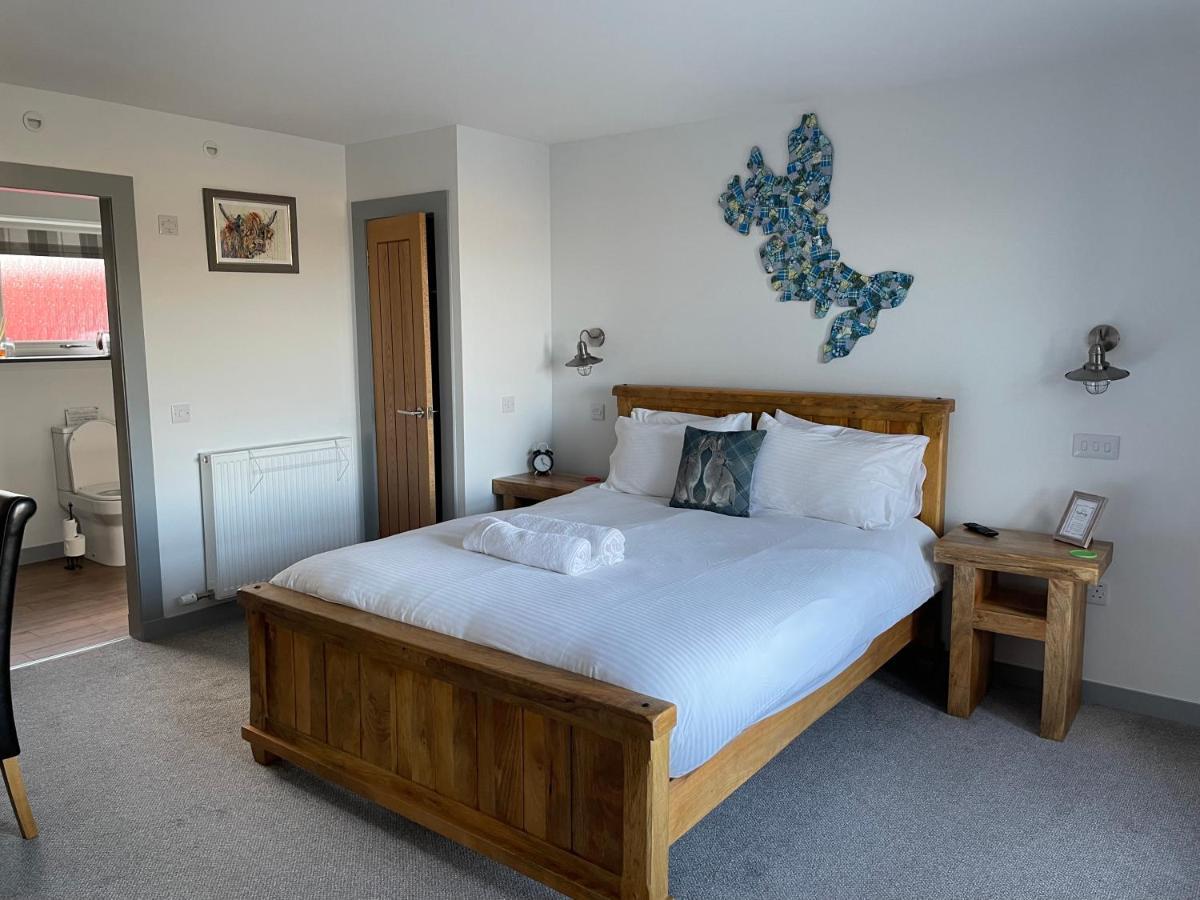 The Bridge Self Catering Villa Kilmaluag ภายนอก รูปภาพ